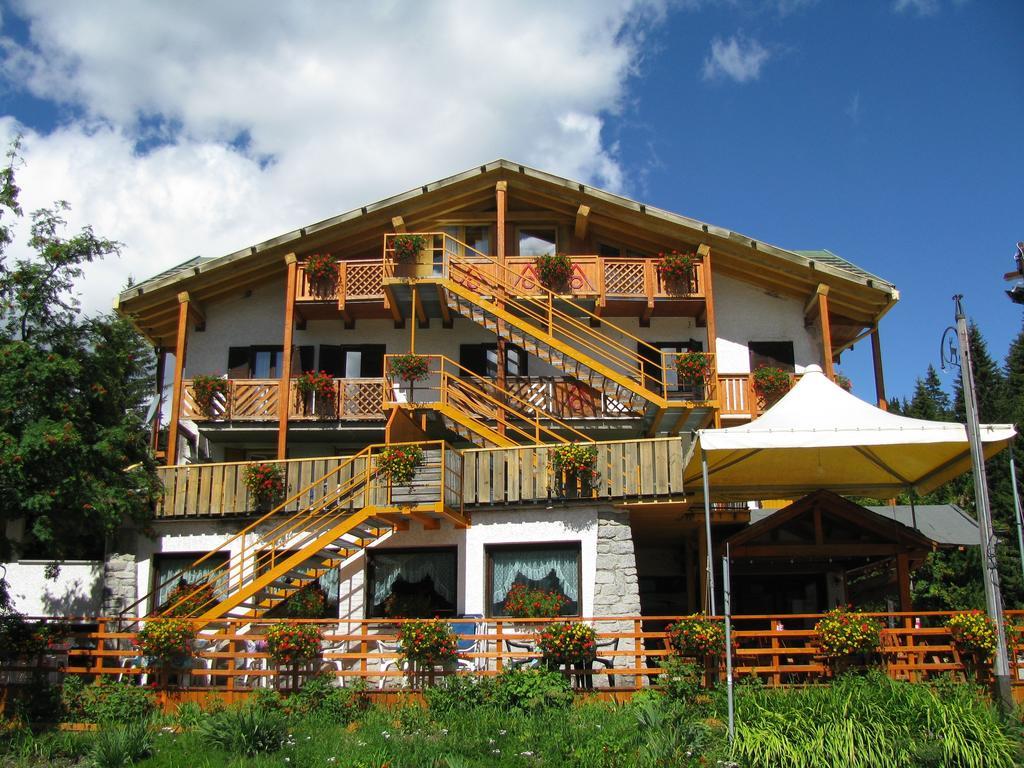 Hotel Il Catturanino มาดอนนาดีกัมปิโญ ภายนอก รูปภาพ