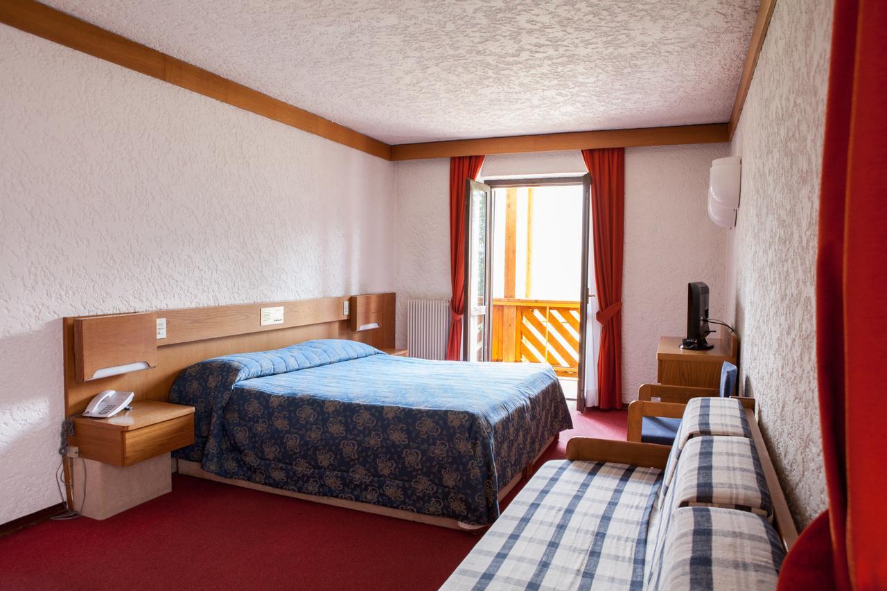 Hotel Il Catturanino มาดอนนาดีกัมปิโญ ภายนอก รูปภาพ