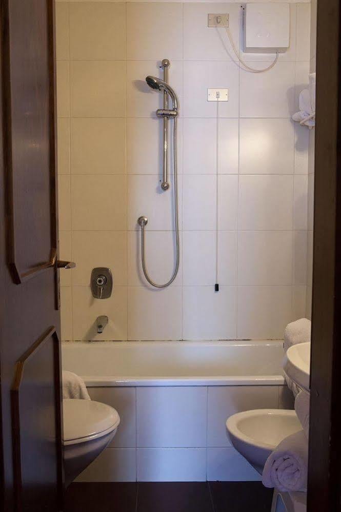 Hotel Il Catturanino มาดอนนาดีกัมปิโญ ภายนอก รูปภาพ